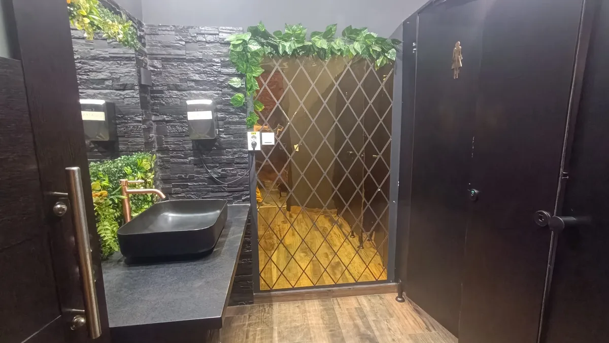 Showers & toilets